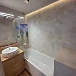 Lejlighed Deluxe With 2 Bedrooms And Fireplace - Perfect Location - Quiet-new Warszawa